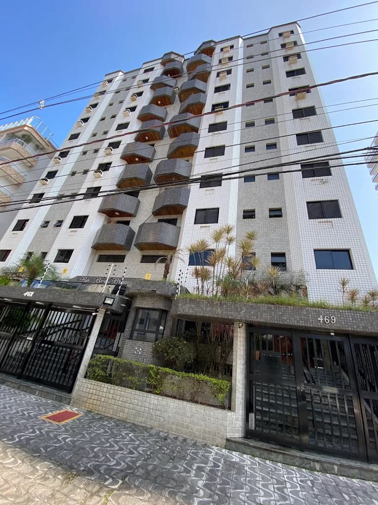 Obra de recuperação estrutural em condomínio na Baixada Santista